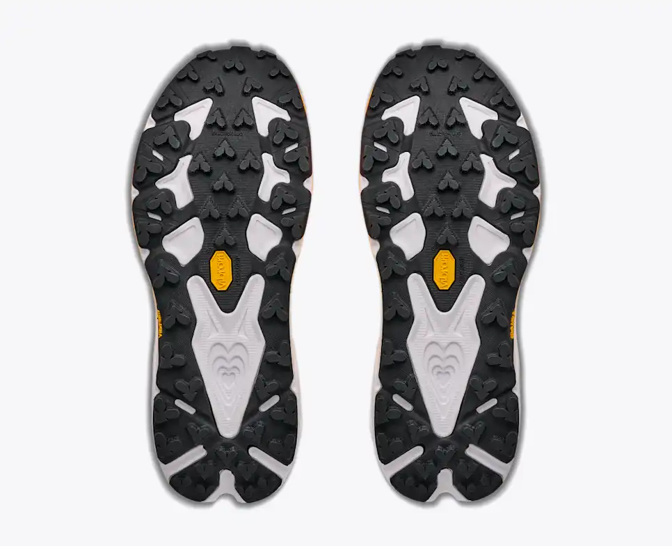 Detalle de la mediasuela de espuma supercrítica de la Hoka Speedgoat 7