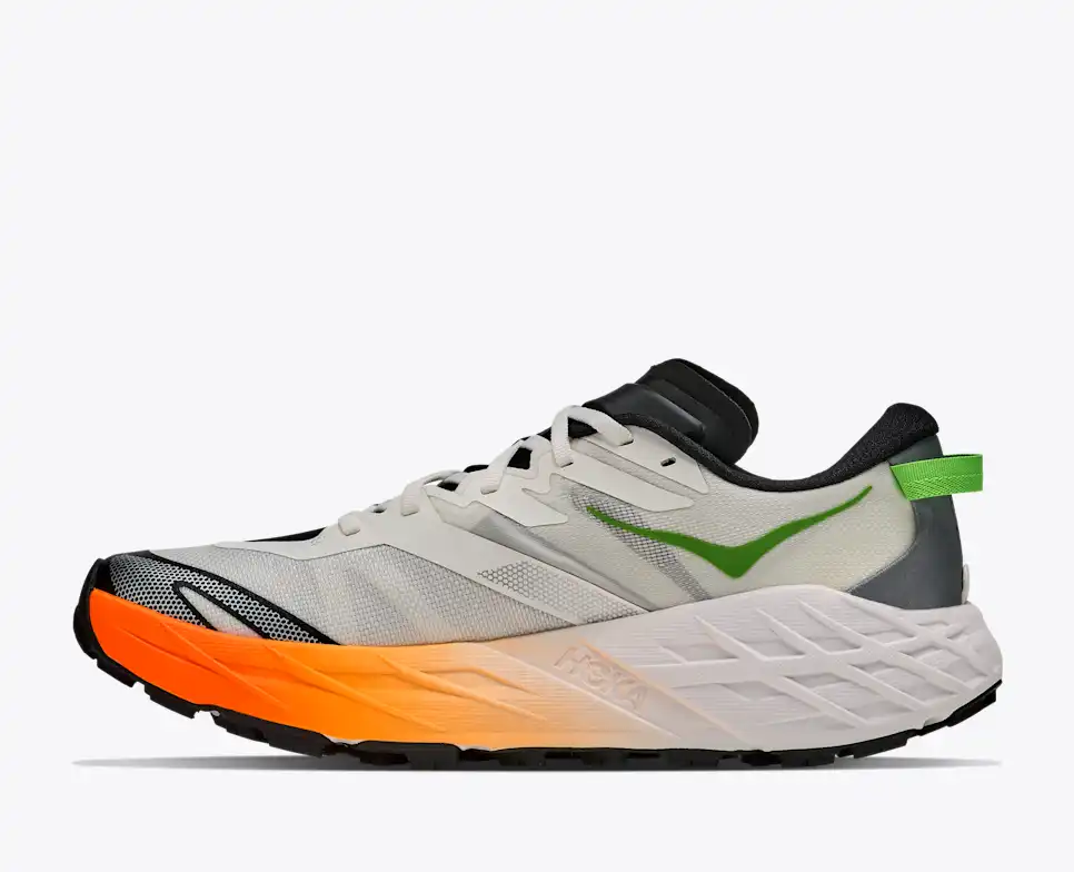 Detalle del upper y la lengüeta de la Hoka Speedgoat 7